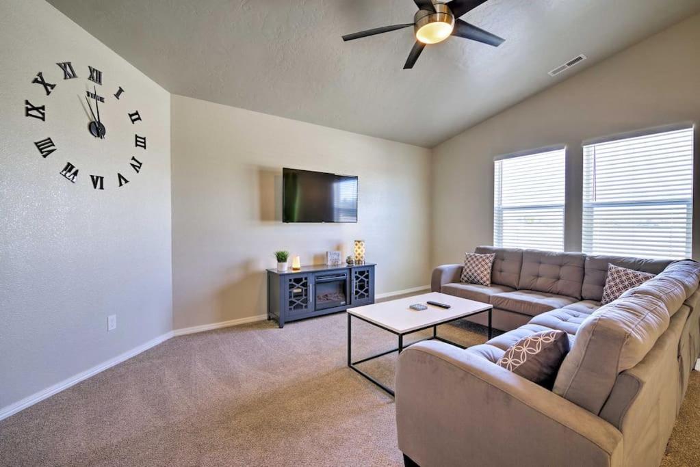 Family Friendly Playroom Garage Caldwell Exterior foto